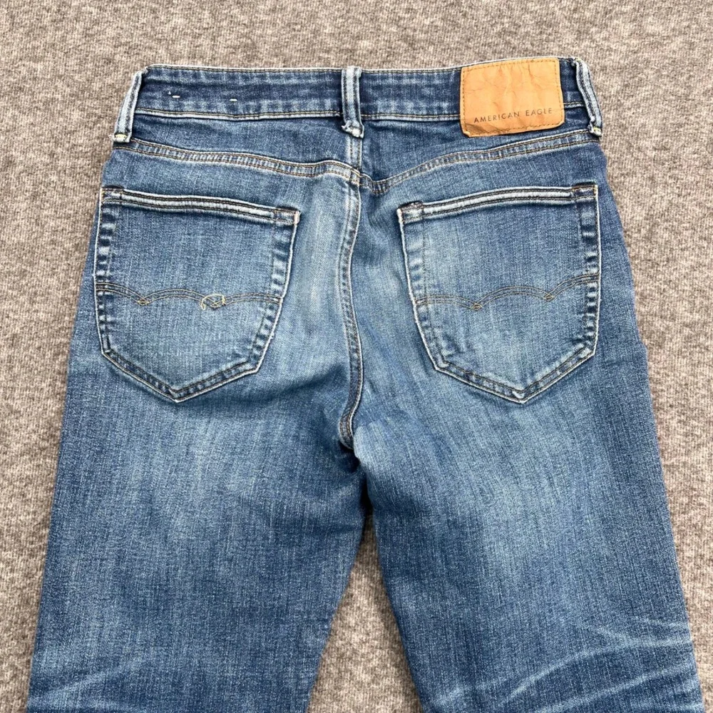 American Eagle Mens Original Straight Airflex+ Medium Wash Blue Denim Jeans